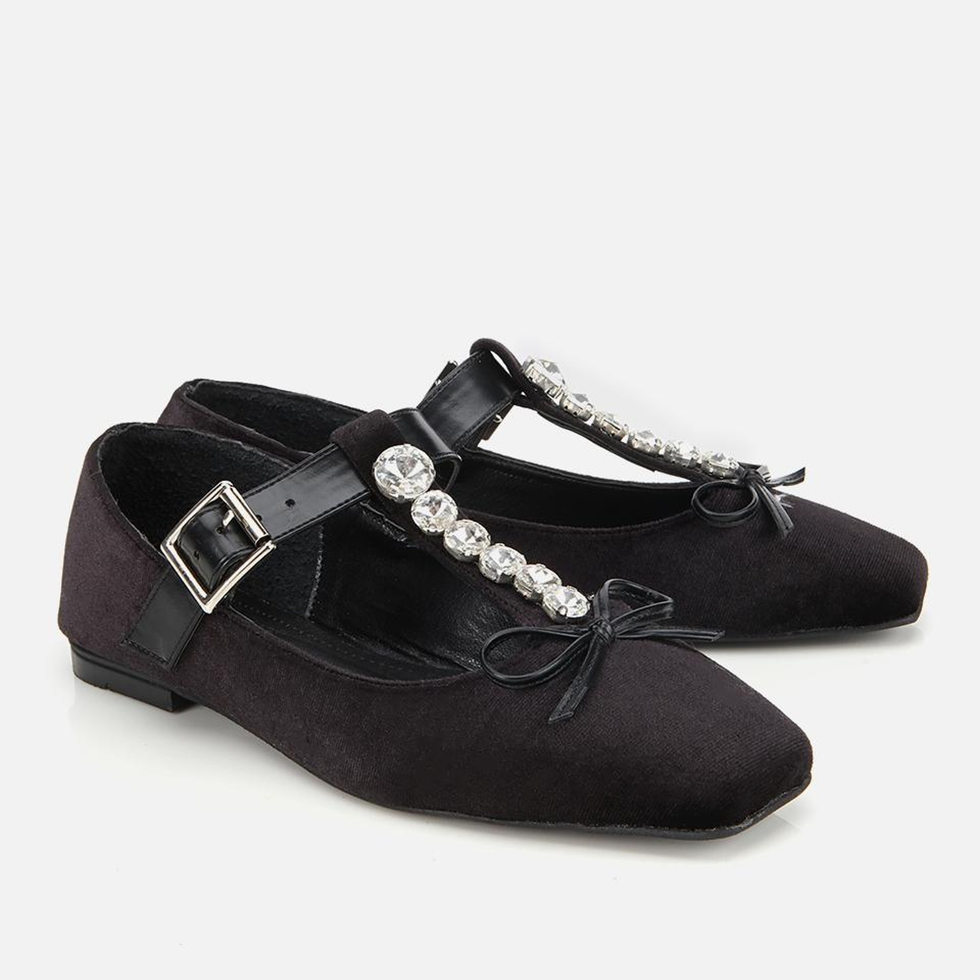 Kadın Siyah Kadife Taşlı Fiyonk Detaylı Babet