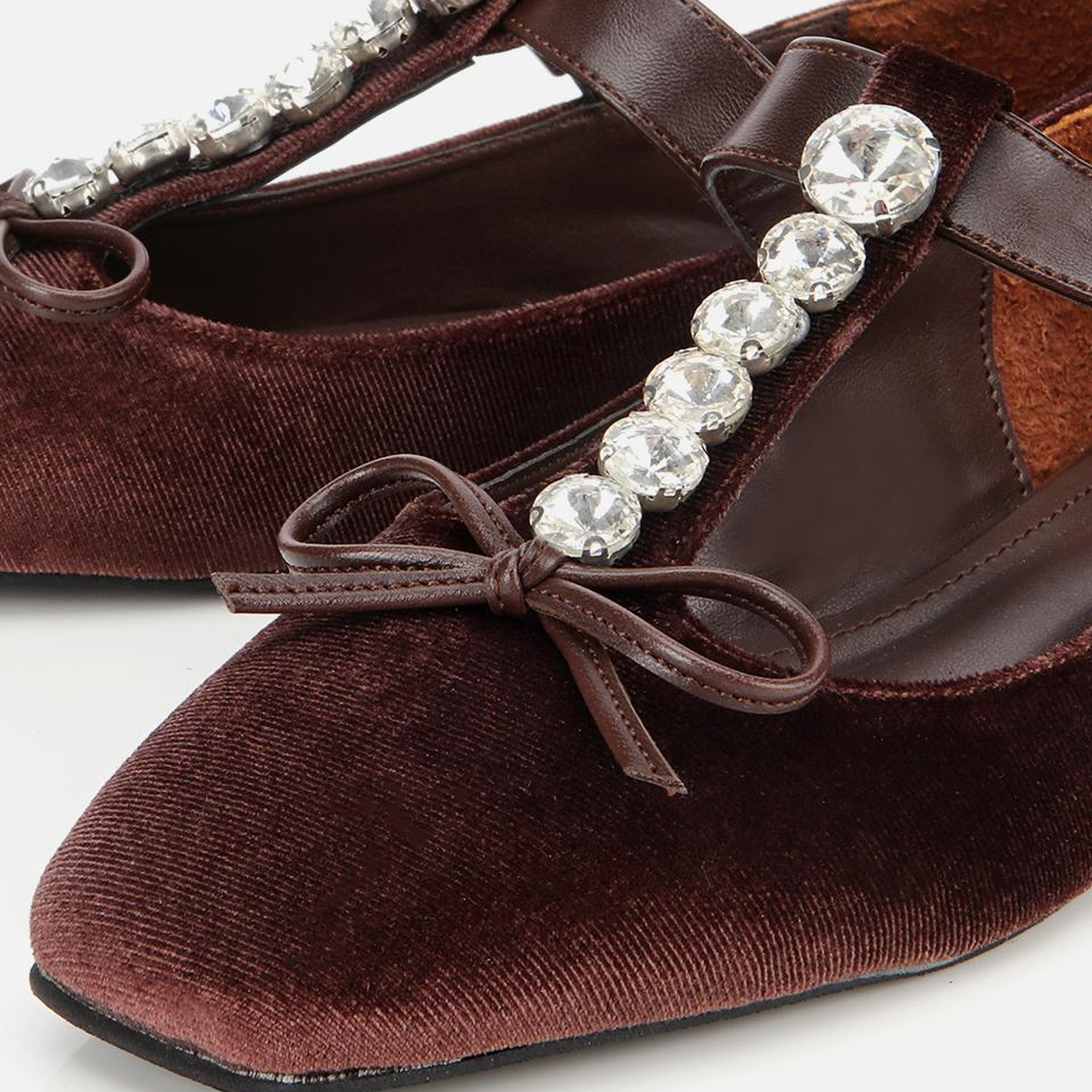 Kadın Kahverengi Kadife Taşlı Fiyonk Detaylı Babet