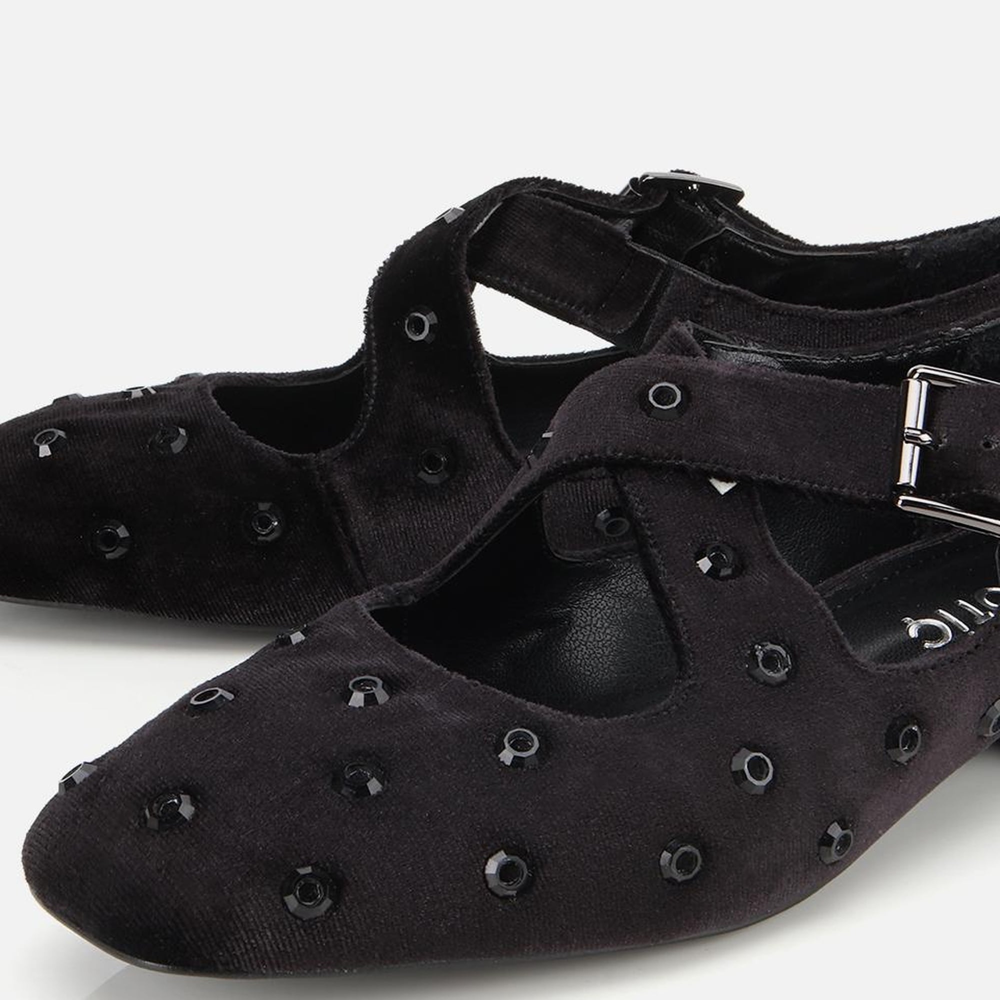 Kadın Siyah Kadife Taşlı Çapraz Bantlı Babet