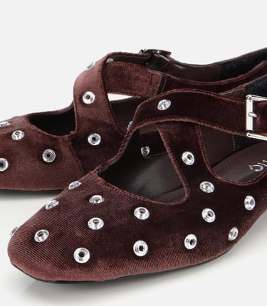  Kadın Kahverengi Kadife Taşlı Çapraz Bantlı Babet