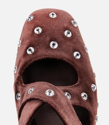  Kadın Kahverengi Kadife Taşlı Çapraz Bantlı Babet