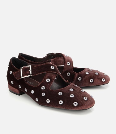  Kadın Kahverengi Kadife Taşlı Çapraz Bantlı Babet