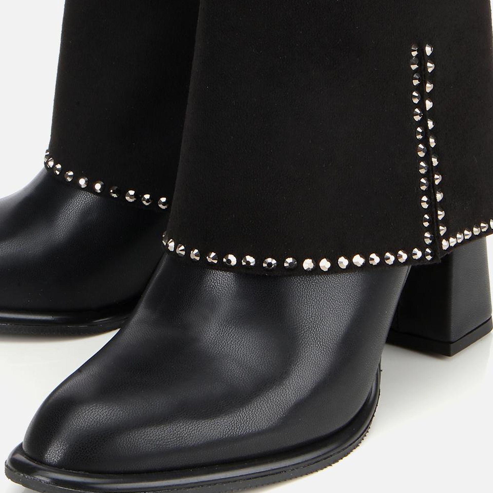 Kadın Siyah Pantolon Görünümlü Zımbalı Kalın Topuklu Bot