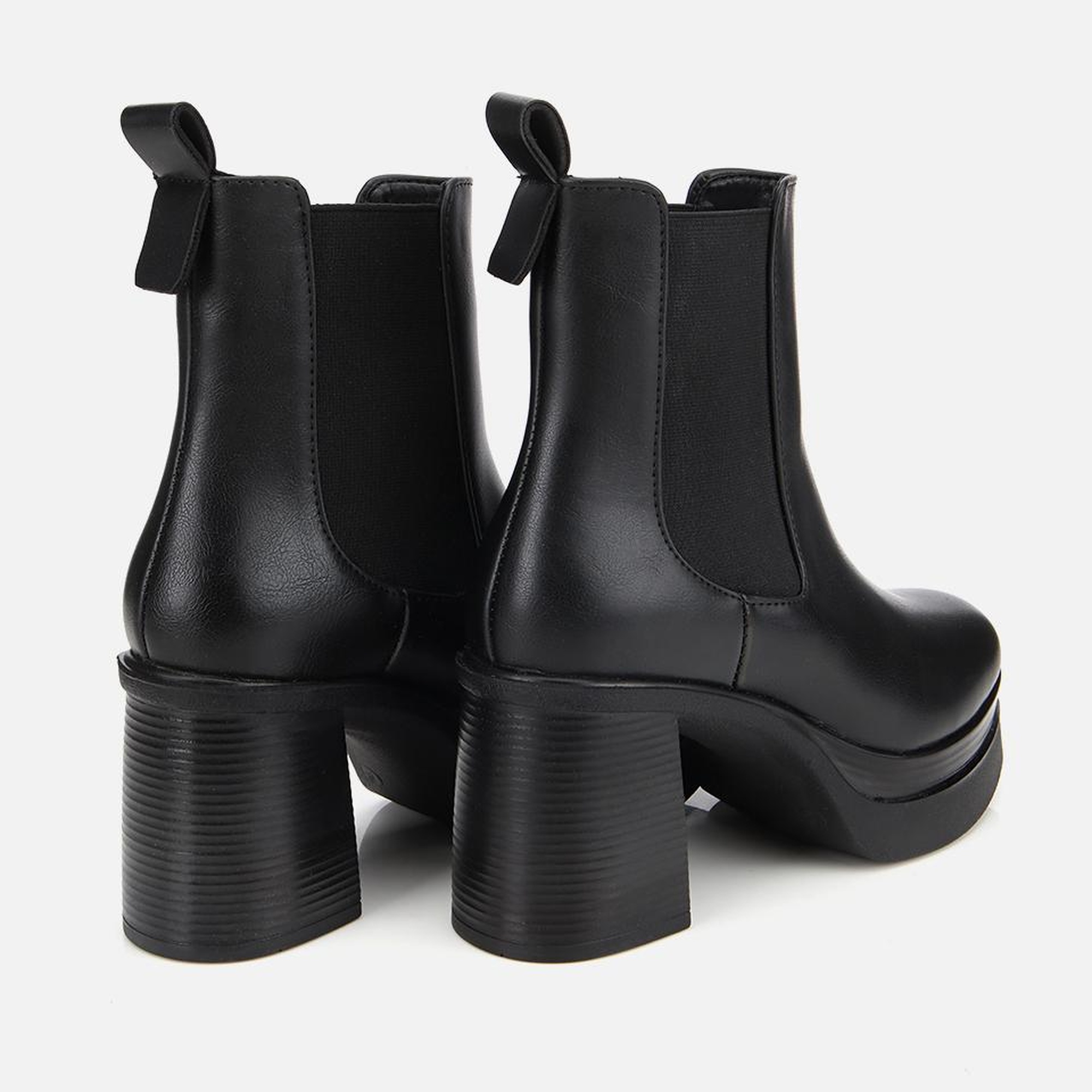 Kadın Siyah Lastik Detaylı Kalın Topuklu Bot