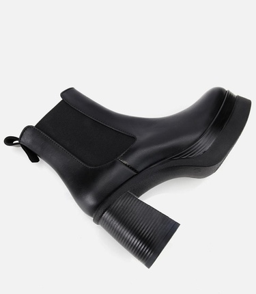  Kadın Siyah Lastik Detaylı Kalın Topuklu Bot