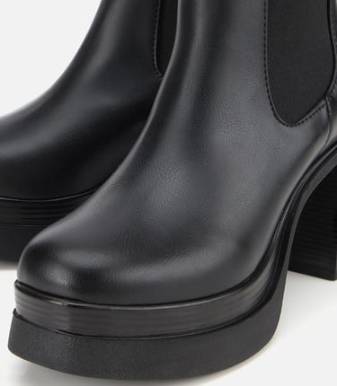  Kadın Siyah Lastik Detaylı Kalın Topuklu Bot