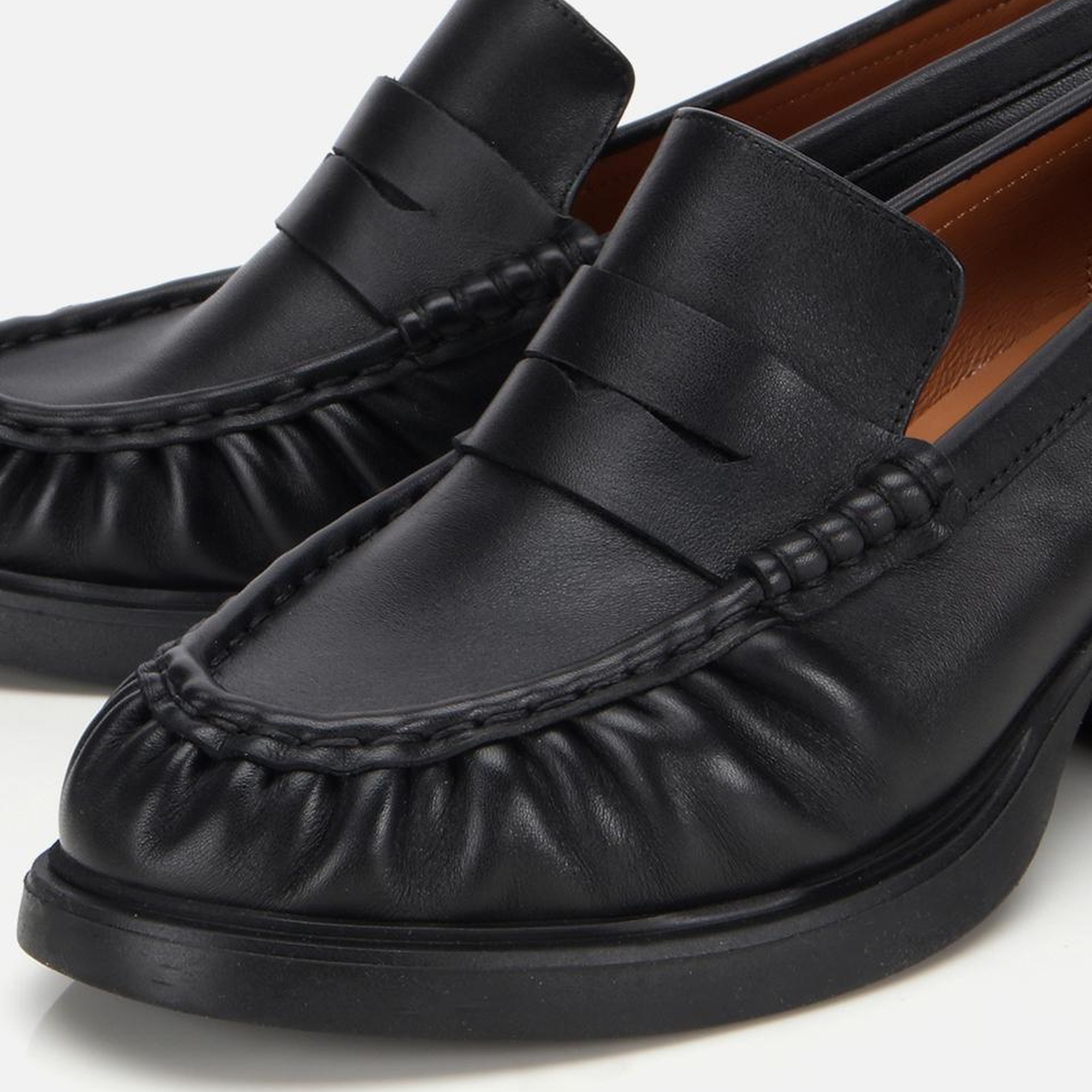 Kadın Deri Siyah Büzgülü  Kalın Tabanlı Klasik Loafer