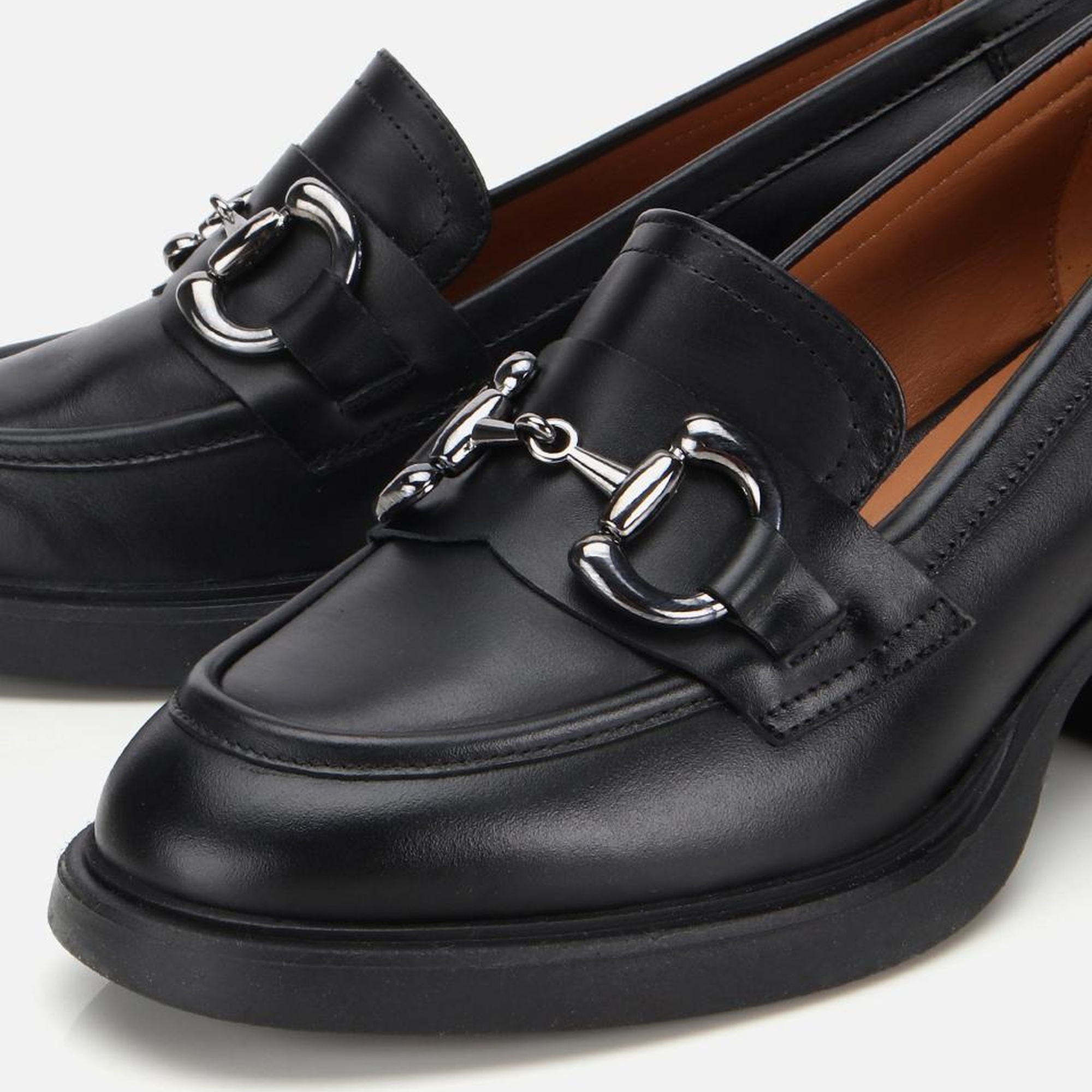 Kadın Deri Siyah Tokalı Yüksek Topuklu Klasik Loafer