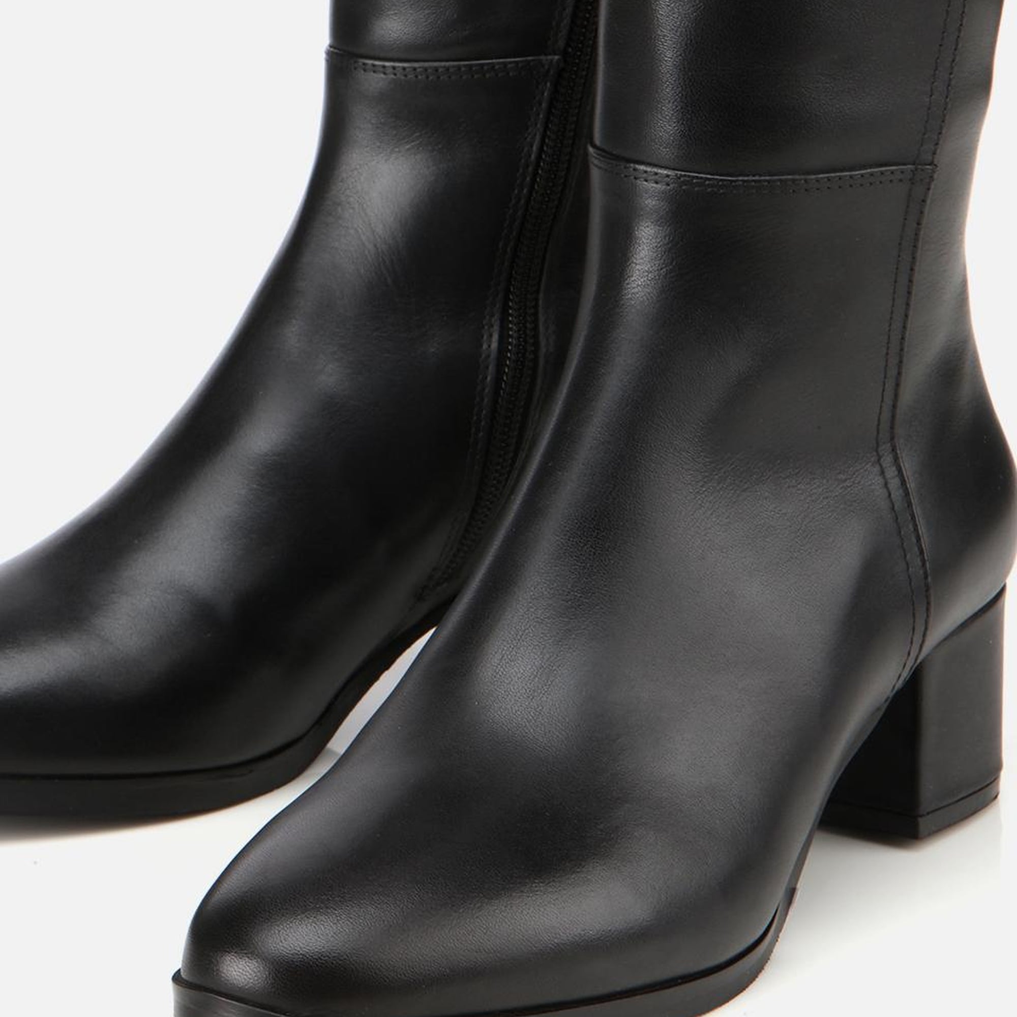 Kadın Deri Siyah Tokalı Topuklu Çizme