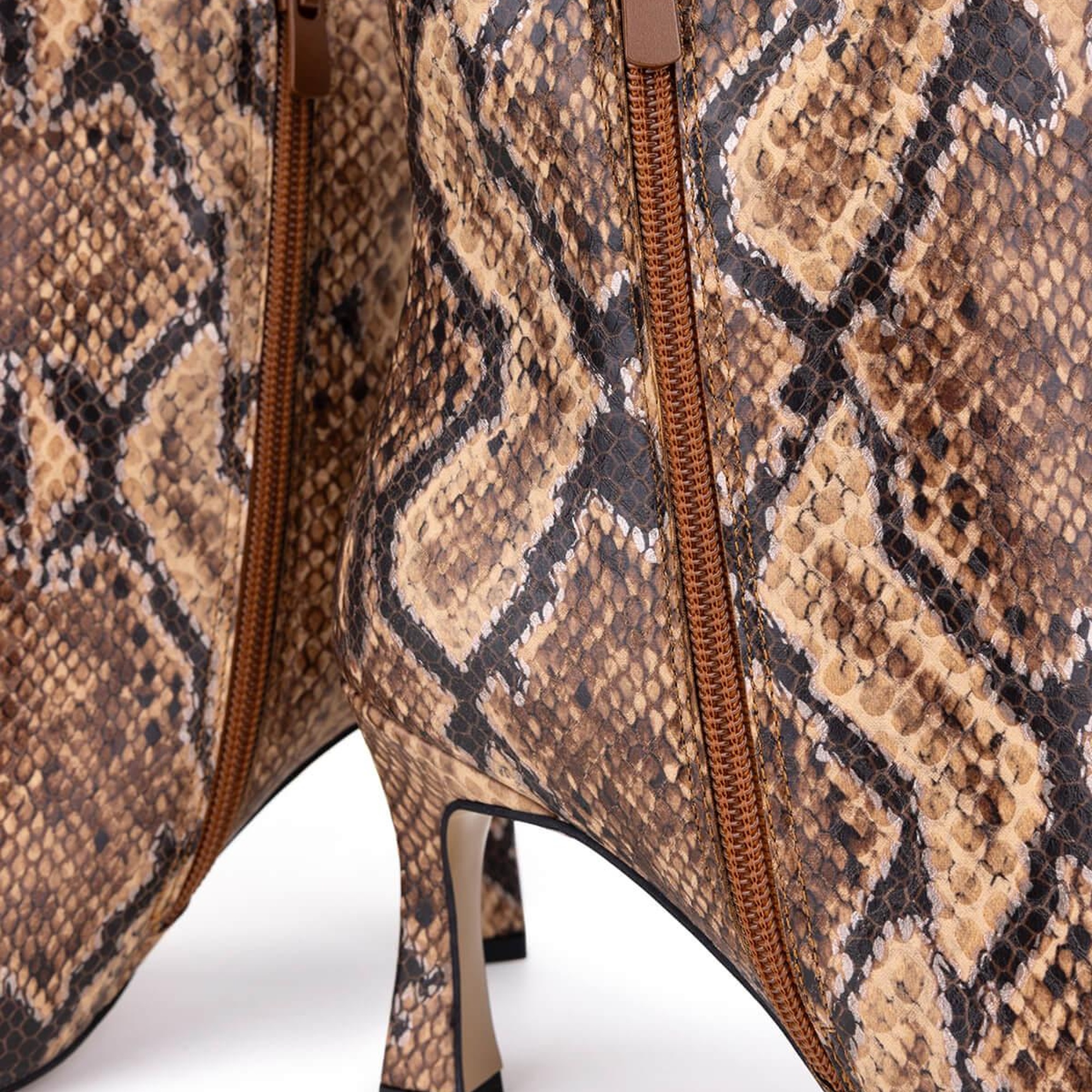 Tamer Tanca Kadın Hakiki Deri Naturel Yılan Topuklu Bot