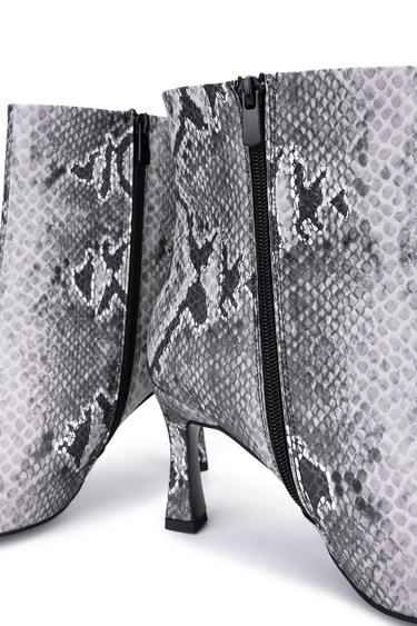  Tamer Tanca Kadın Siyah Yılan Desen Topuklu Bot
