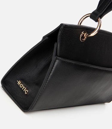  Kadın Deri Siyah Kilit Detaylı Omuz Çantası