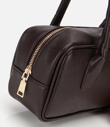  Kadın Kahverengi Charm Detaylı Omuz Çantası