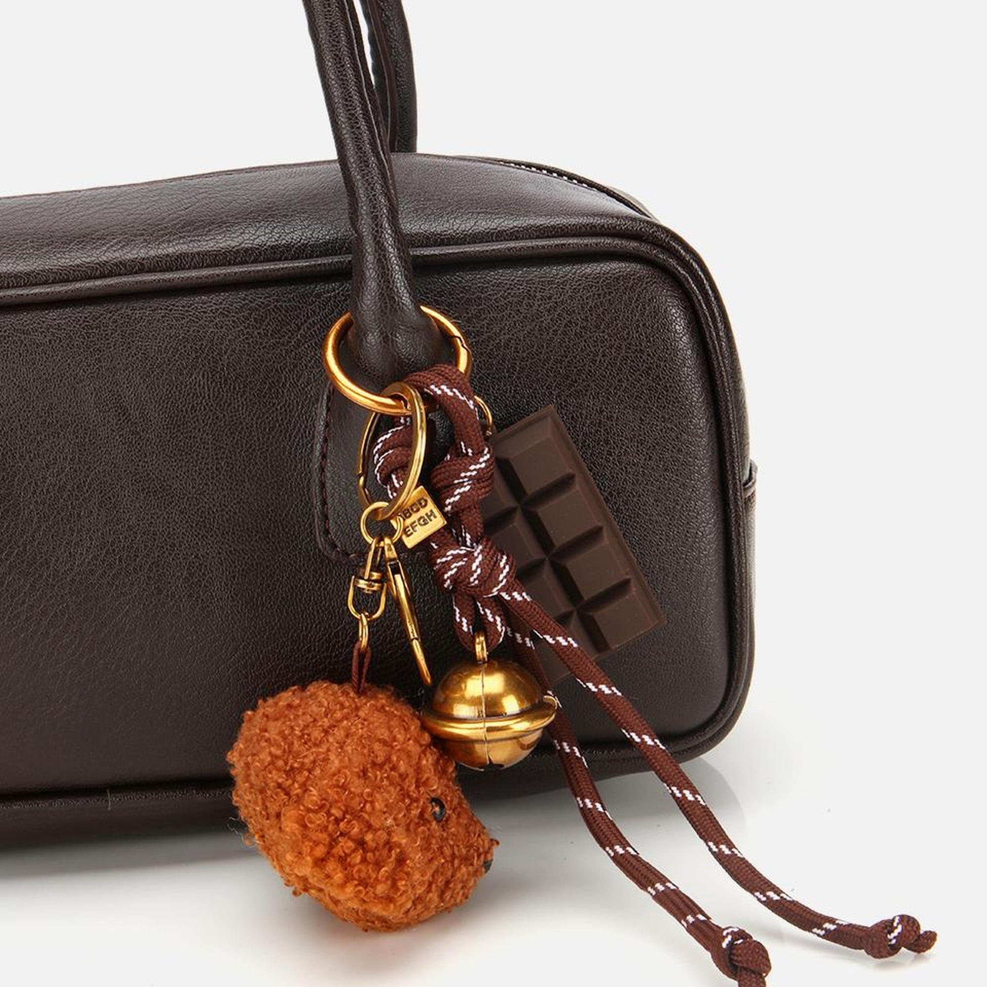 Kadın Kahverengi Charm Detaylı Omuz Çantası