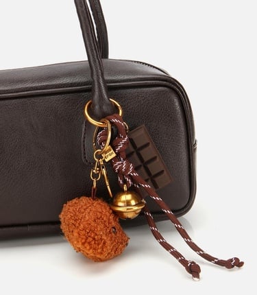  Kadın Kahverengi Charm Detaylı Omuz Çantası