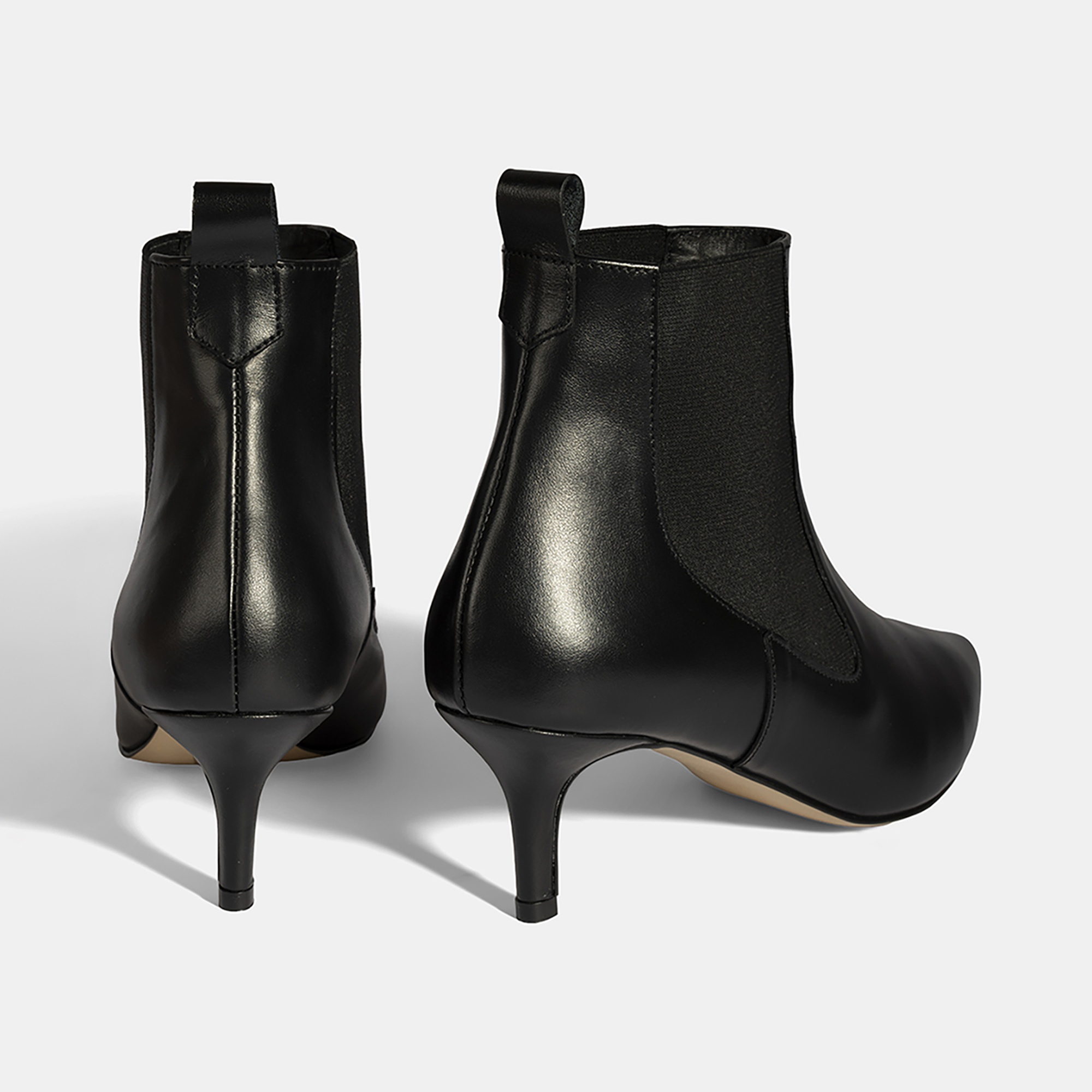 Kadın Siyah Lastikli İnce Topuklu Deri Bot