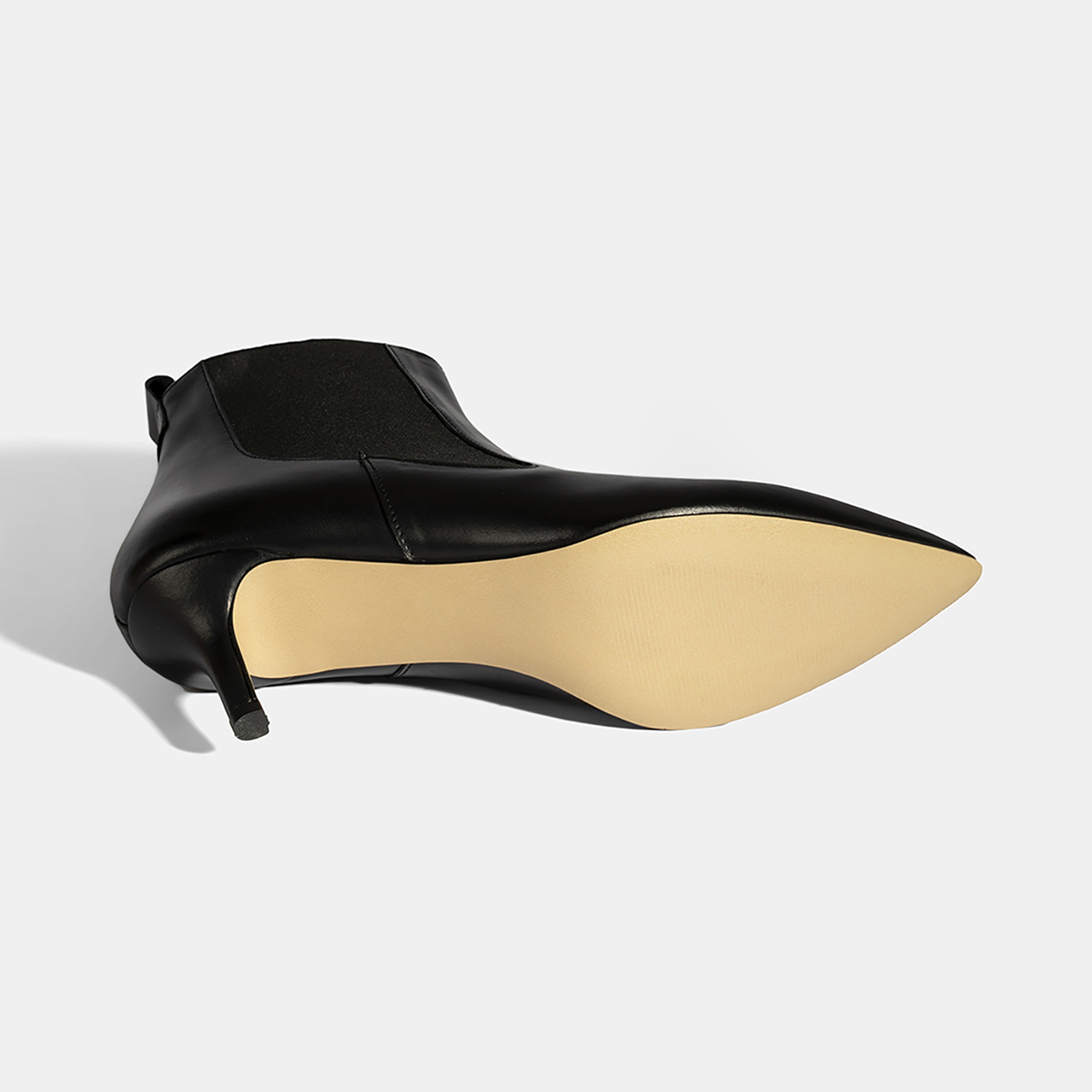 Kadın Siyah Lastikli İnce Topuklu Deri Bot