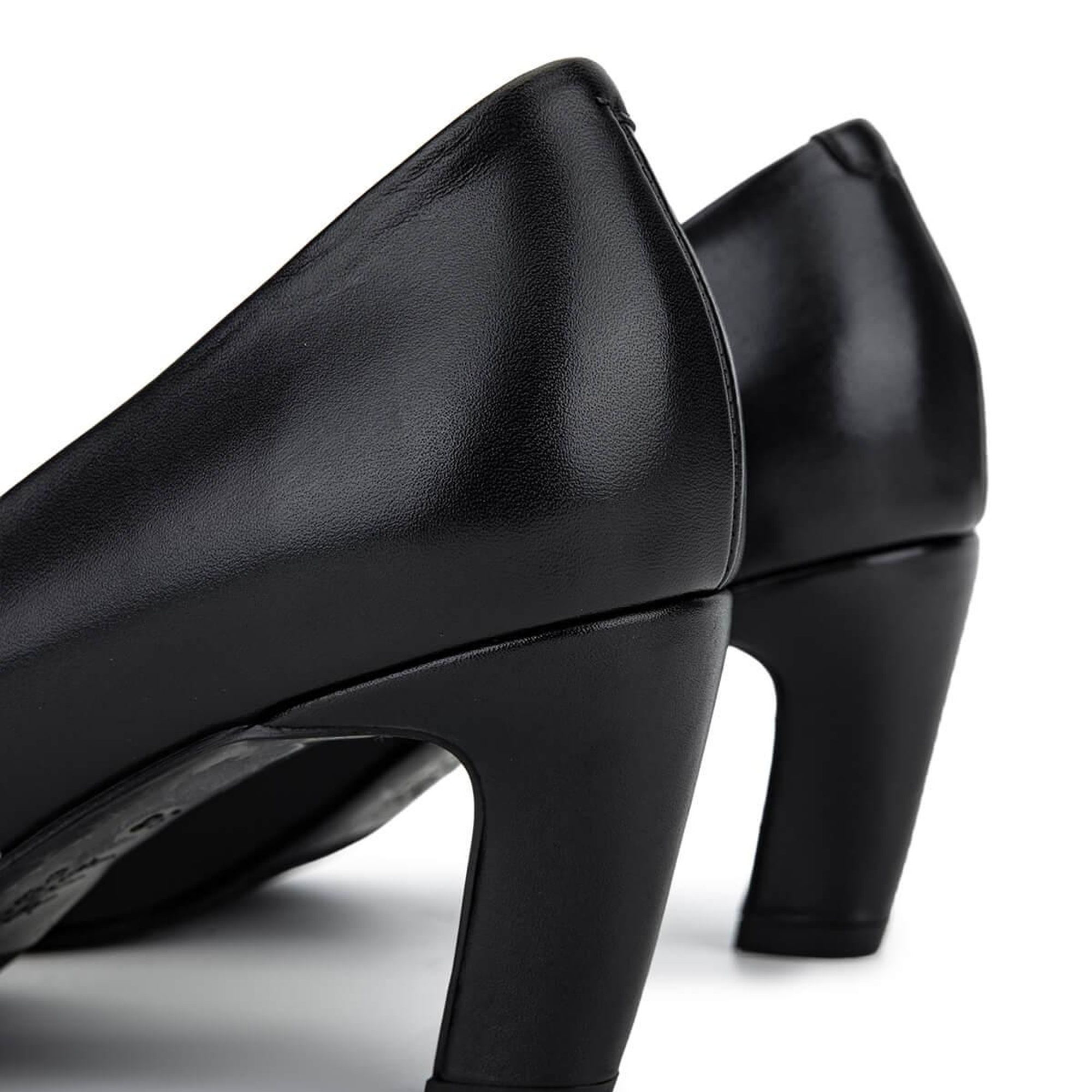 Tamer Tanca Kadın Hakiki Deri Siyah Deri Topuklu Ayakkabı