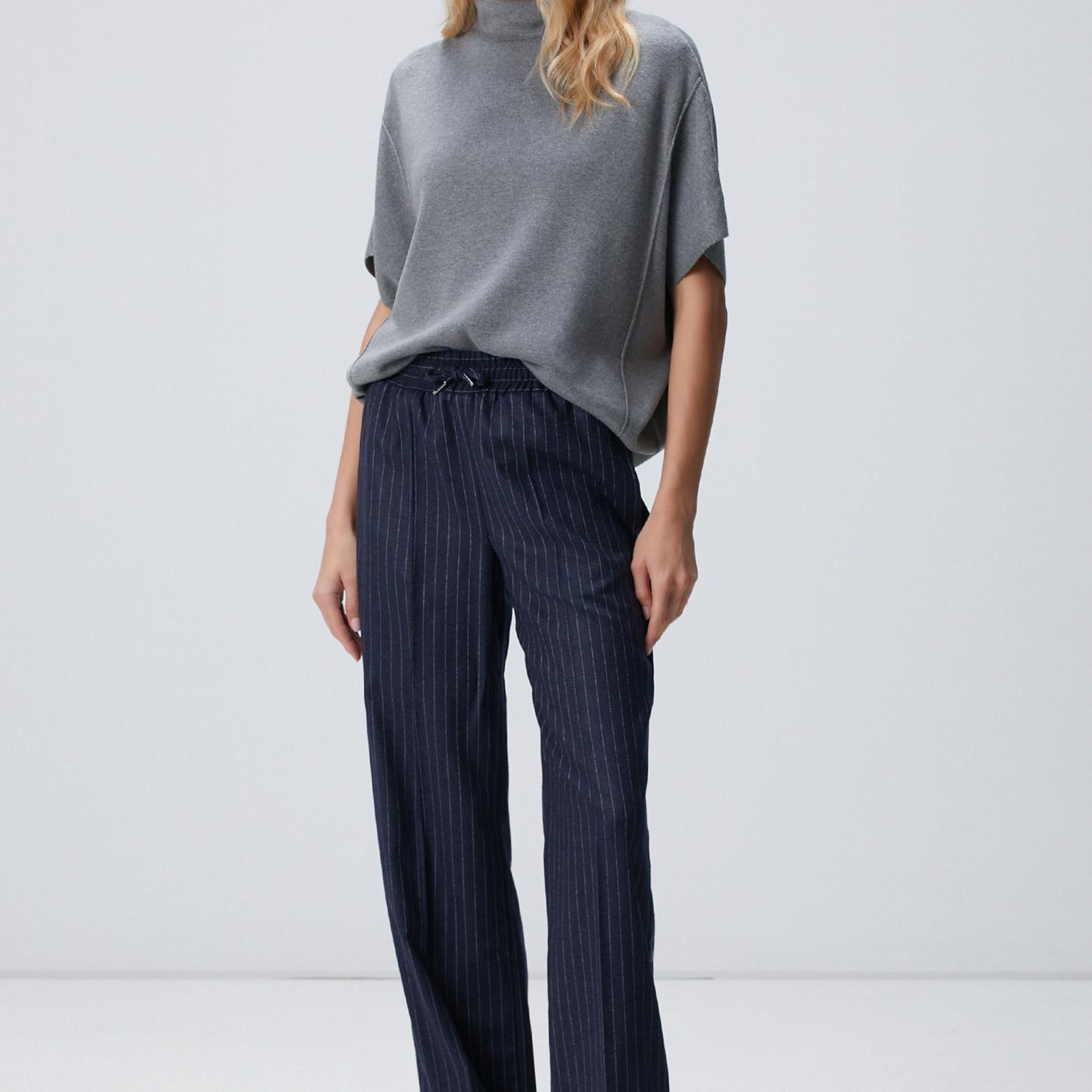 Network Kadın Gri Dik Yaka Kısa Kollu Nervür Detaylı Kazak