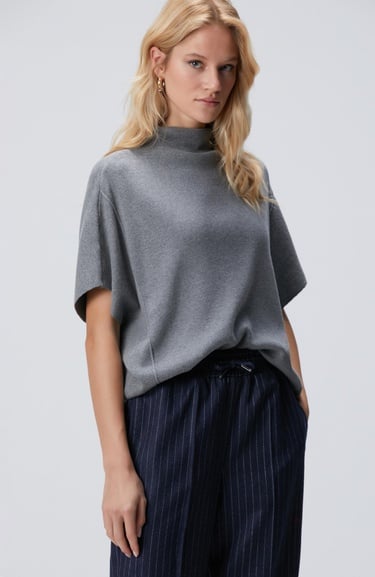  Network Kadın Gri Dik Yaka Kısa Kollu Nervür Detaylı Kazak