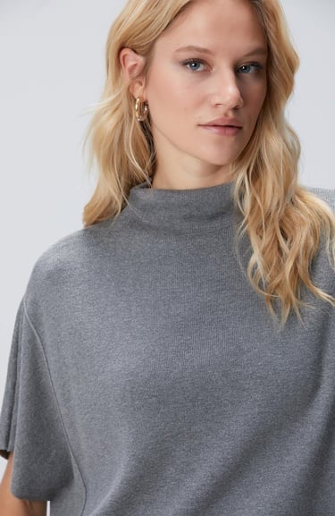  Network Kadın Gri Dik Yaka Kısa Kollu Nervür Detaylı Kazak