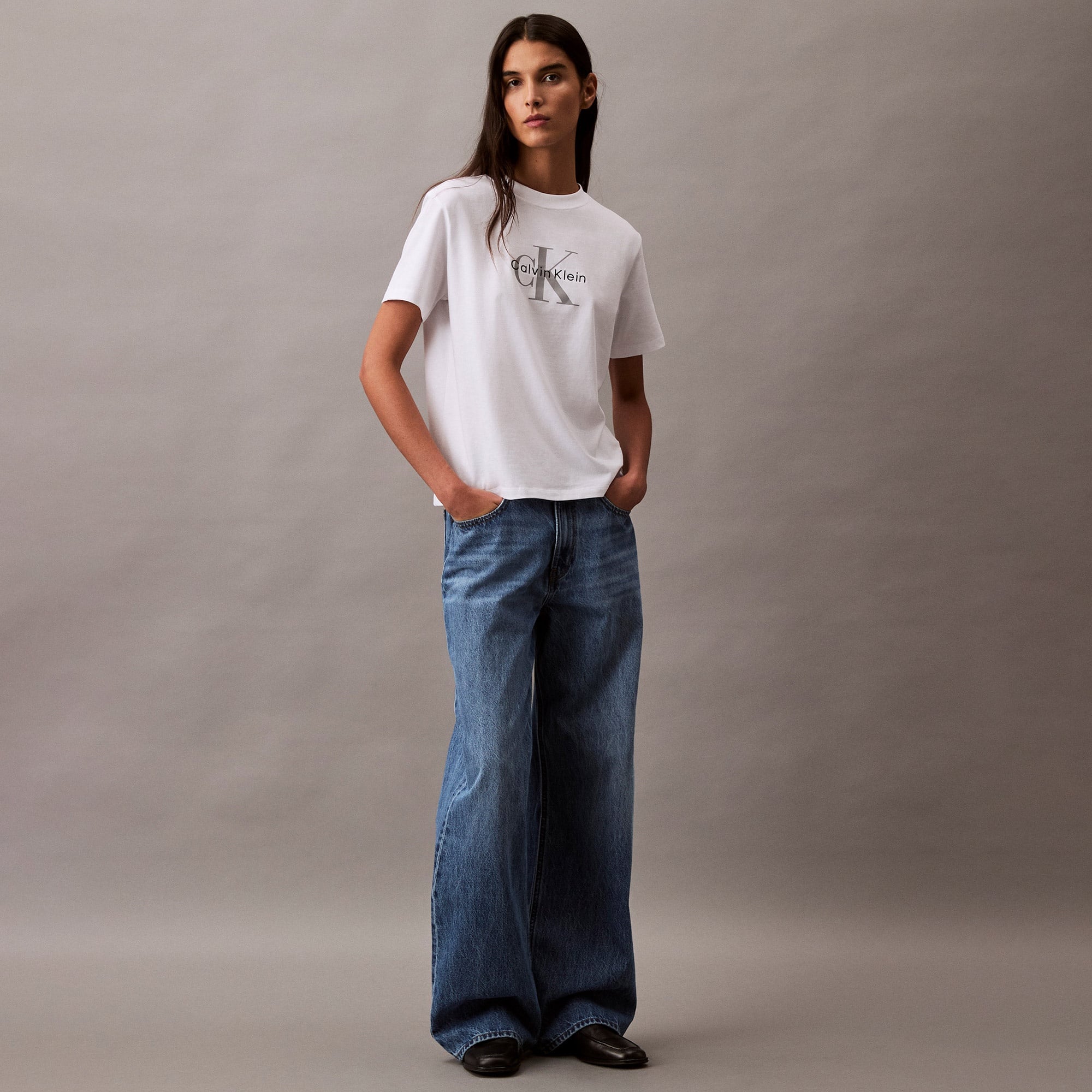 Calvin Klein Hero Classic Monologo Kadın Beyaz T-Shirt