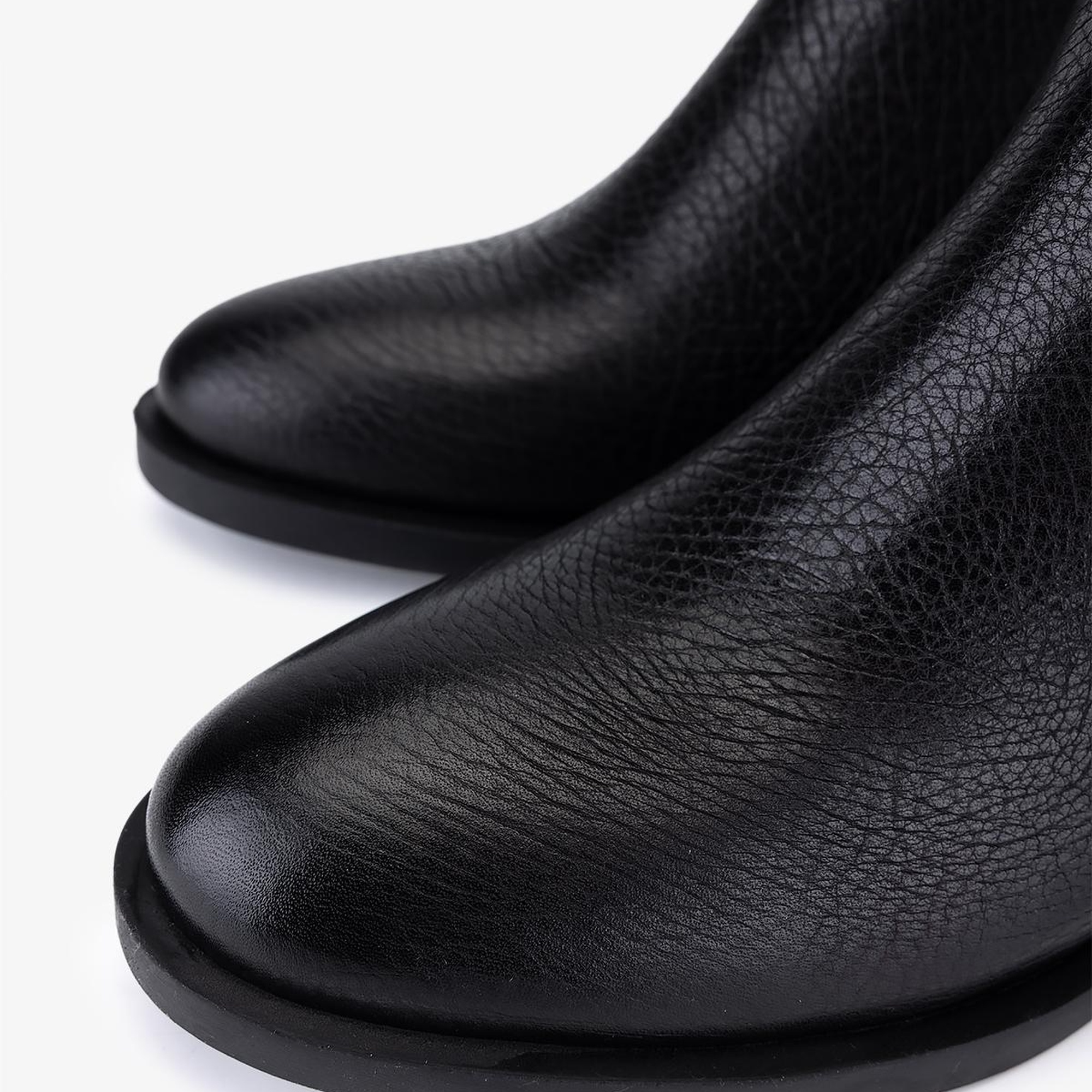 Valmenti Kadın Hakiki Deri Siyah Topuklu Çizme