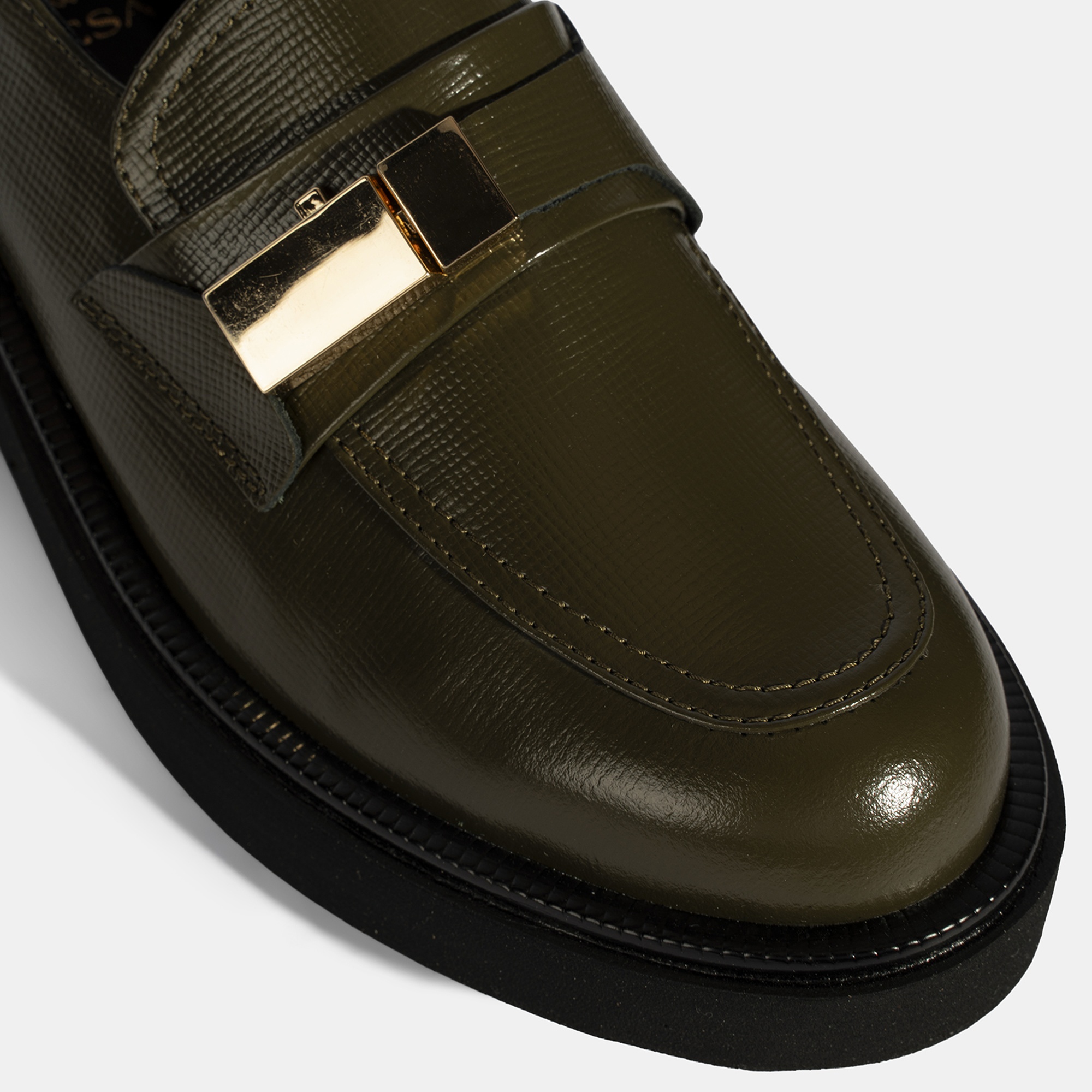 Kadın Yeşil Metal Toka Aksesuarlı Deri Loafer