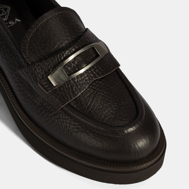  Kadın Kahve Toka Aksesuarlı Kalın Tabanlı Deri Loafer