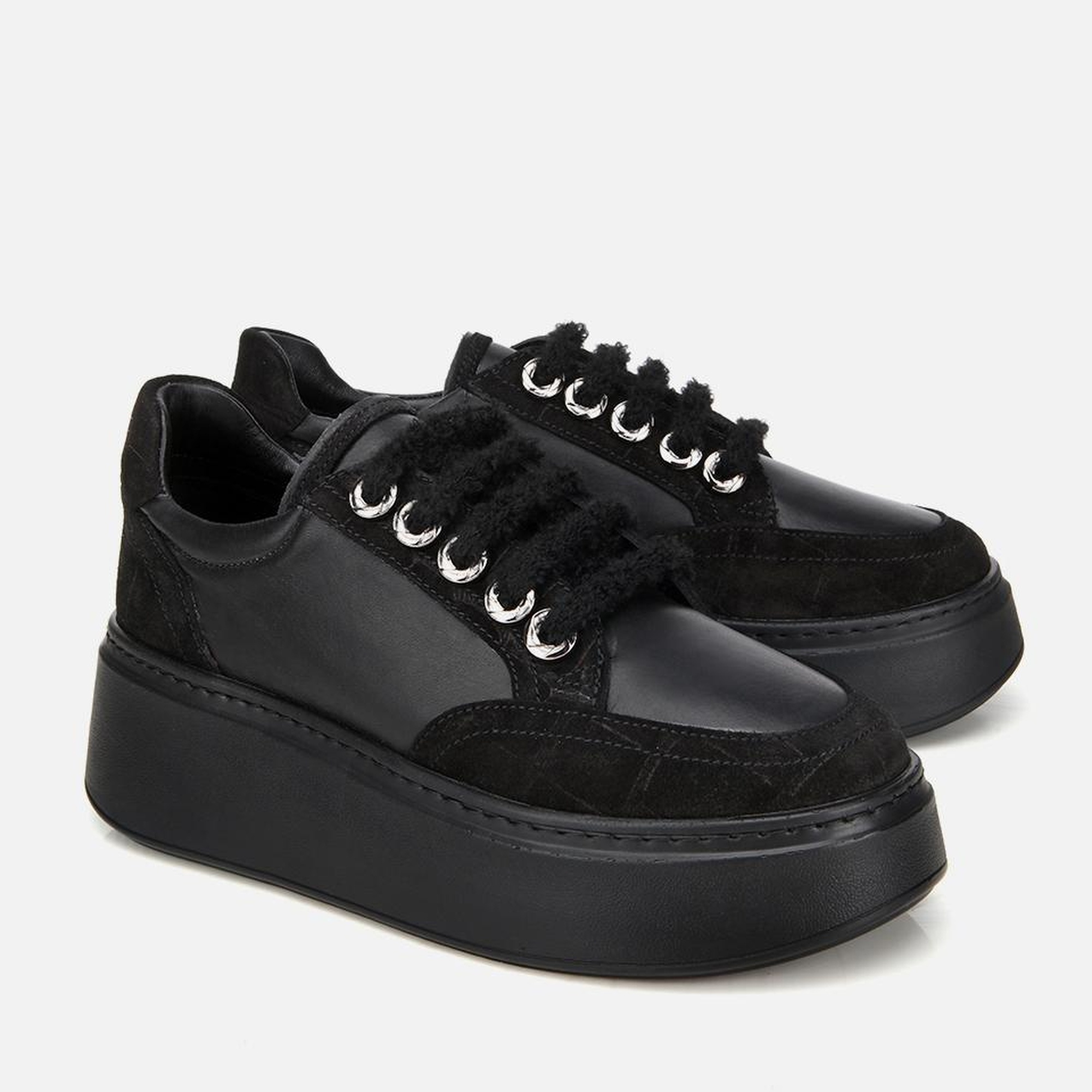 Kadın Deri Siyah Bağcık Detaylı Kalın Tabanlı Spor Ayakkabı