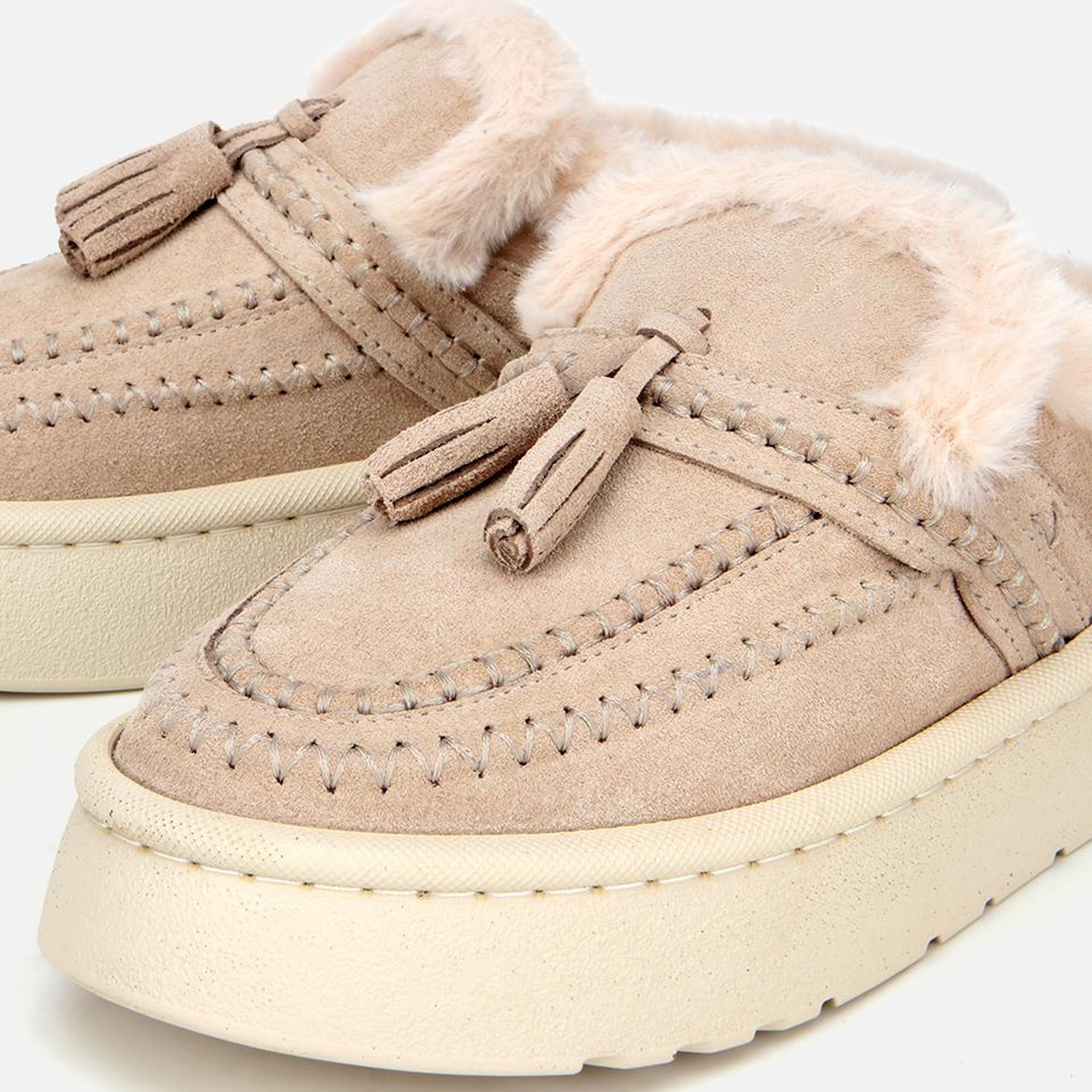 Kadın Süet Deri Bej İçi Kürklü Püskül Detaylı Düz Terlik