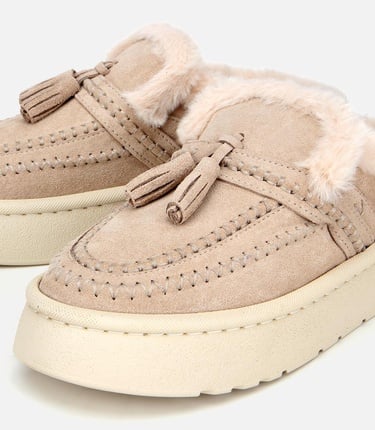  Kadın Süet Deri Bej İçi Kürklü Püskül Detaylı Düz Terlik