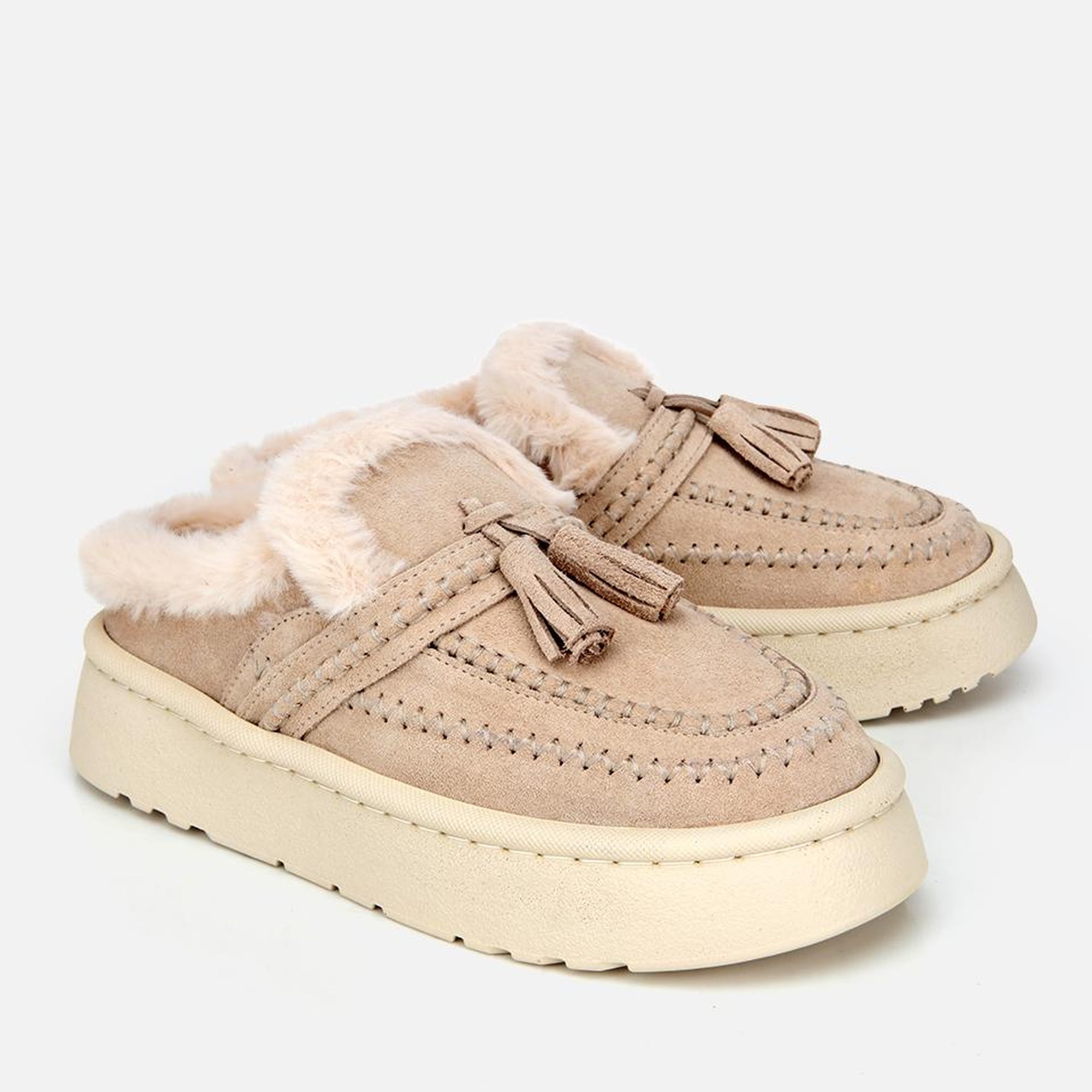 Kadın Süet Deri Bej İçi Kürklü Püskül Detaylı Düz Terlik