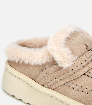  Kadın Süet Deri Bej İçi Kürklü Püskül Detaylı Düz Terlik