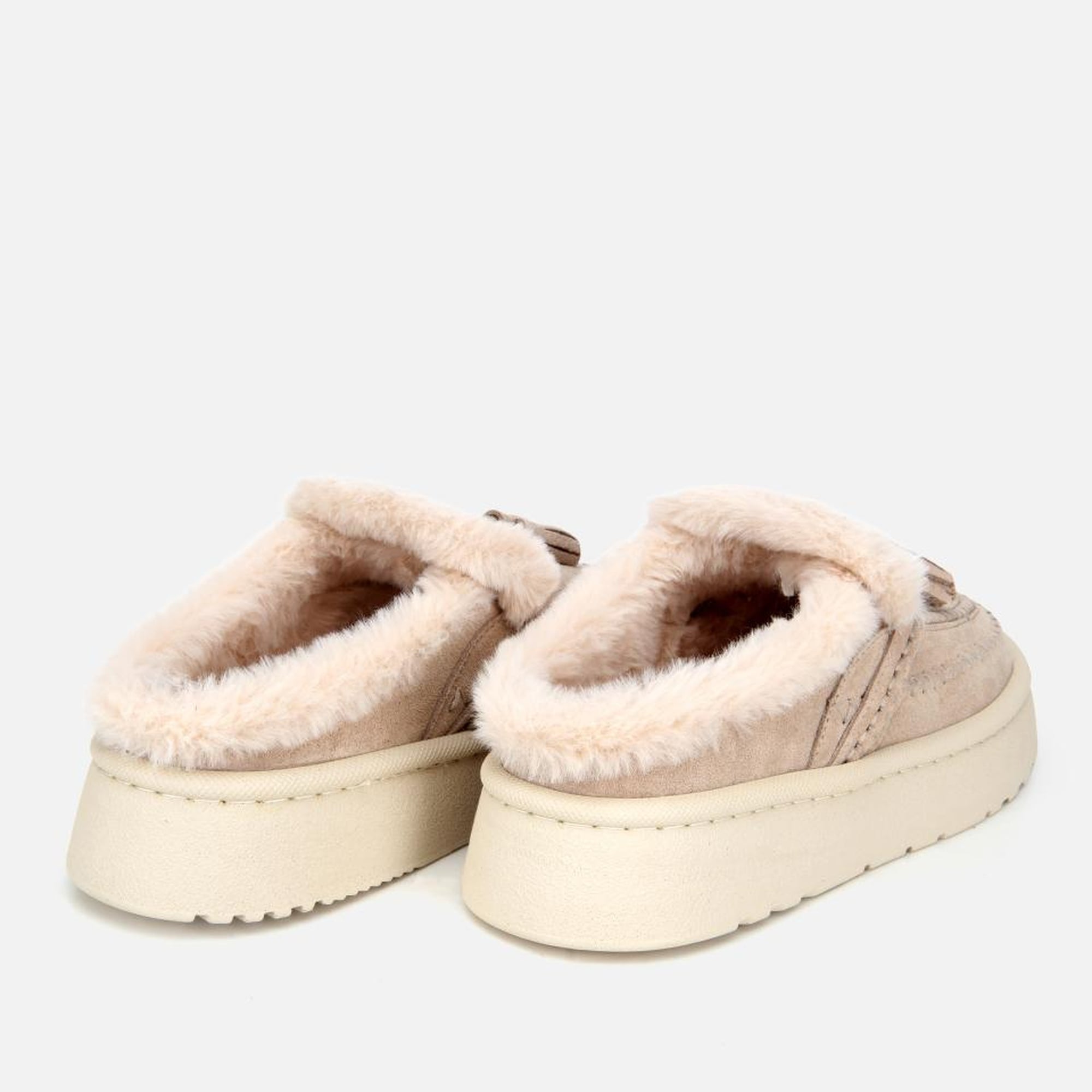 Kadın Süet Deri Bej İçi Kürklü Püskül Detaylı Düz Terlik