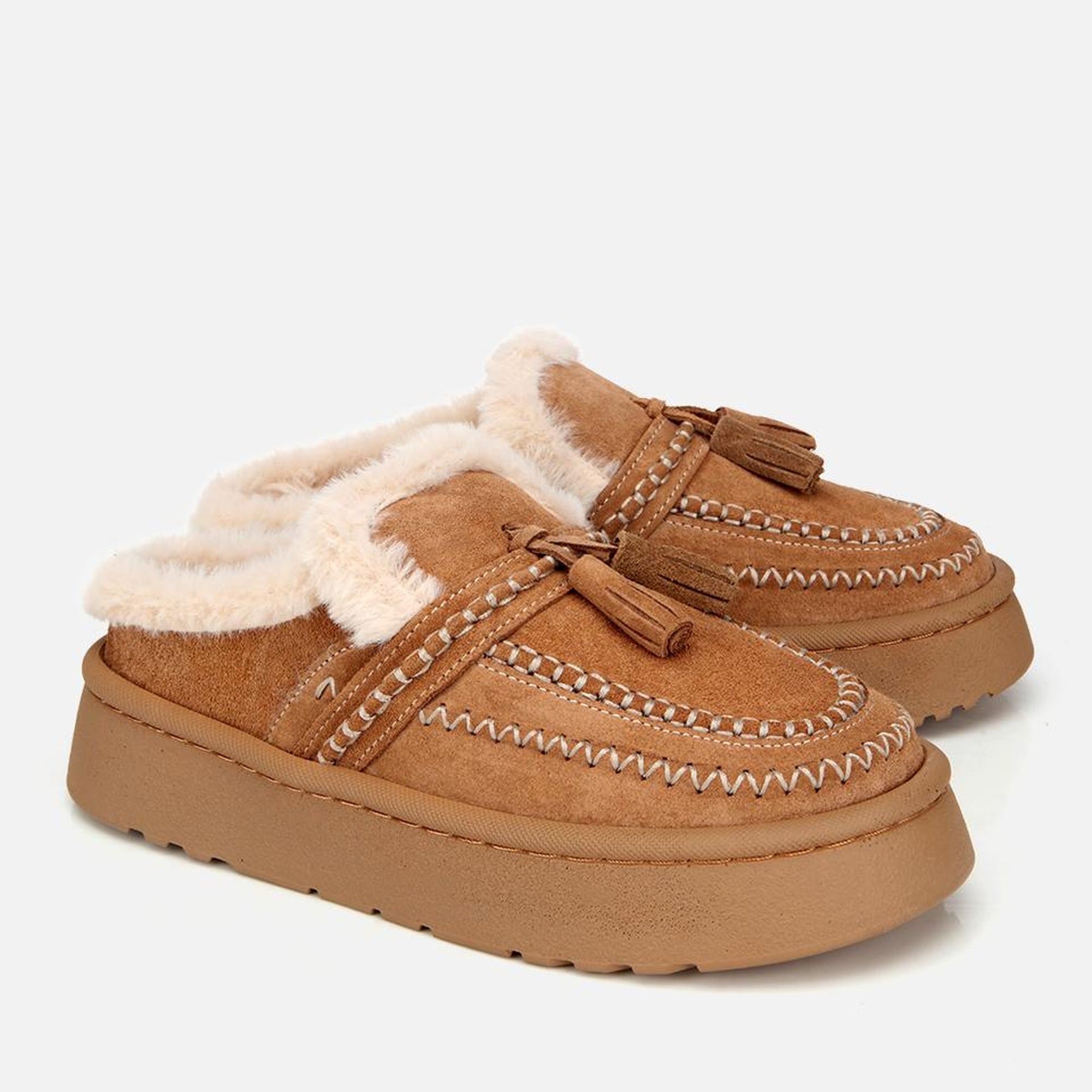 Kadın Süet Deri Taba İçi Kürklü Püskül Detaylı Düz Terlik