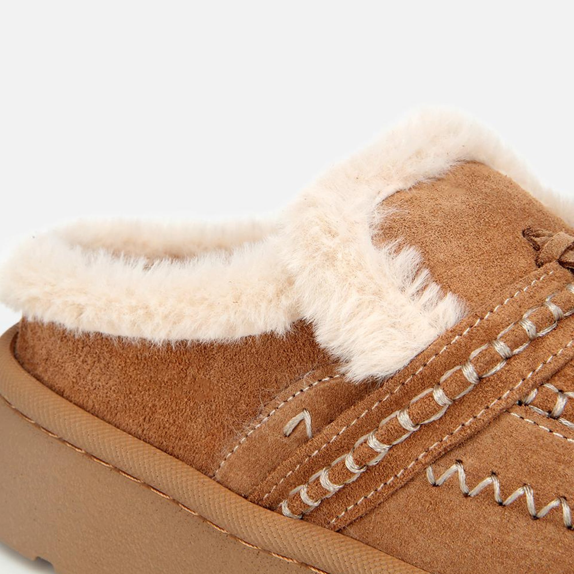 Kadın Süet Deri Taba İçi Kürklü Püskül Detaylı Düz Terlik