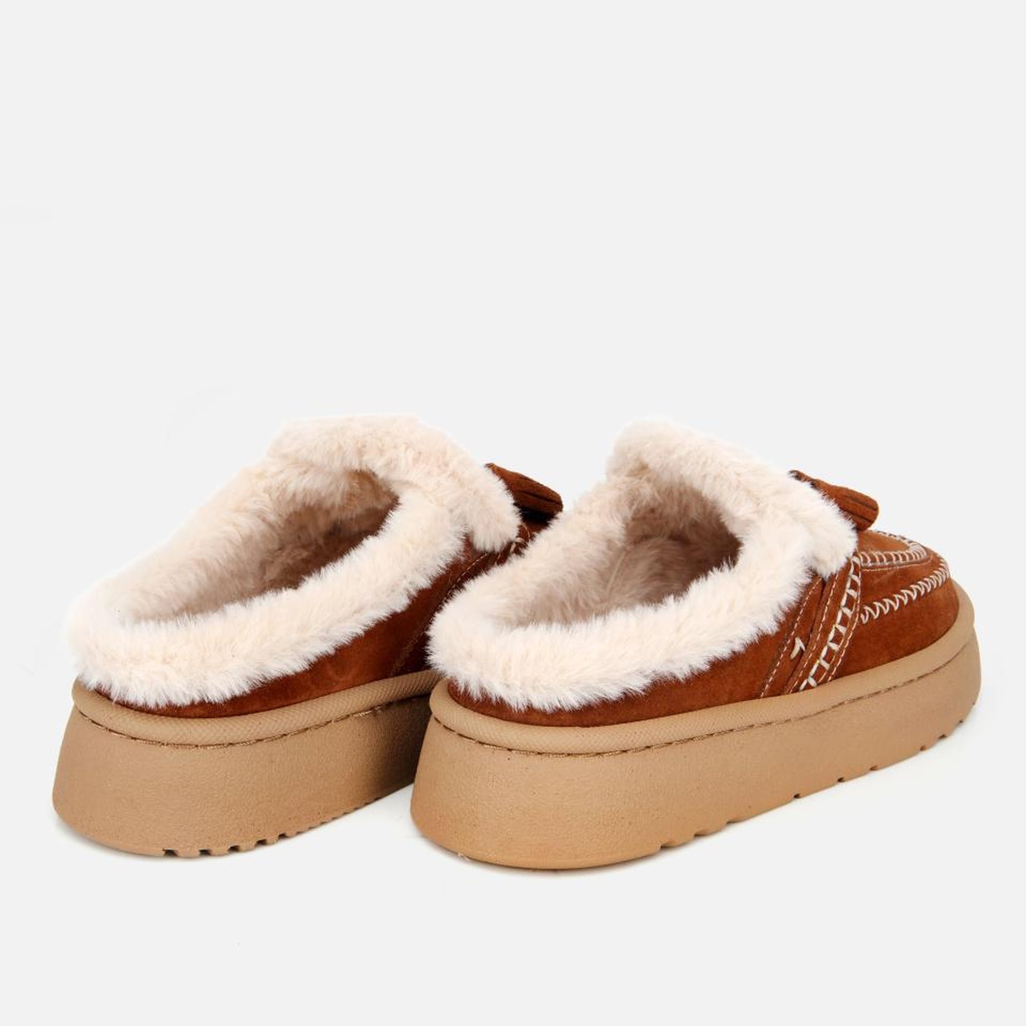 Kadın Süet Deri Kahverengi İçi Kürklü Püskül Detaylı Düz Terlik