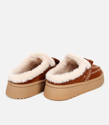  Kadın Süet Deri Kahverengi İçi Kürklü Püskül Detaylı Düz Terlik