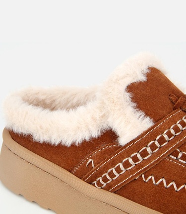  Kadın Süet Deri Kahverengi İçi Kürklü Püskül Detaylı Düz Terlik
