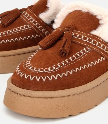  Kadın Süet Deri Kahverengi İçi Kürklü Püskül Detaylı Düz Terlik