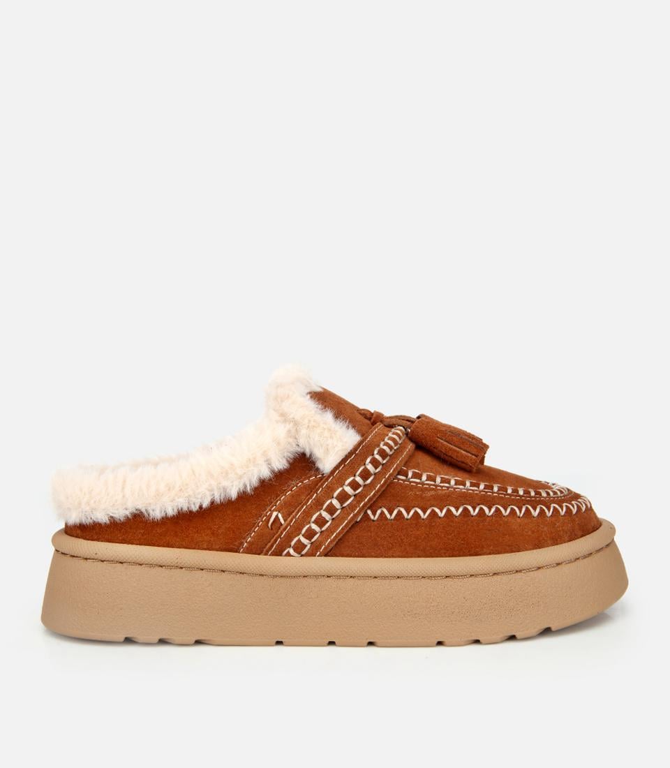  Kadın Süet Deri Kahverengi İçi Kürklü Püskül Detaylı Düz Terlik