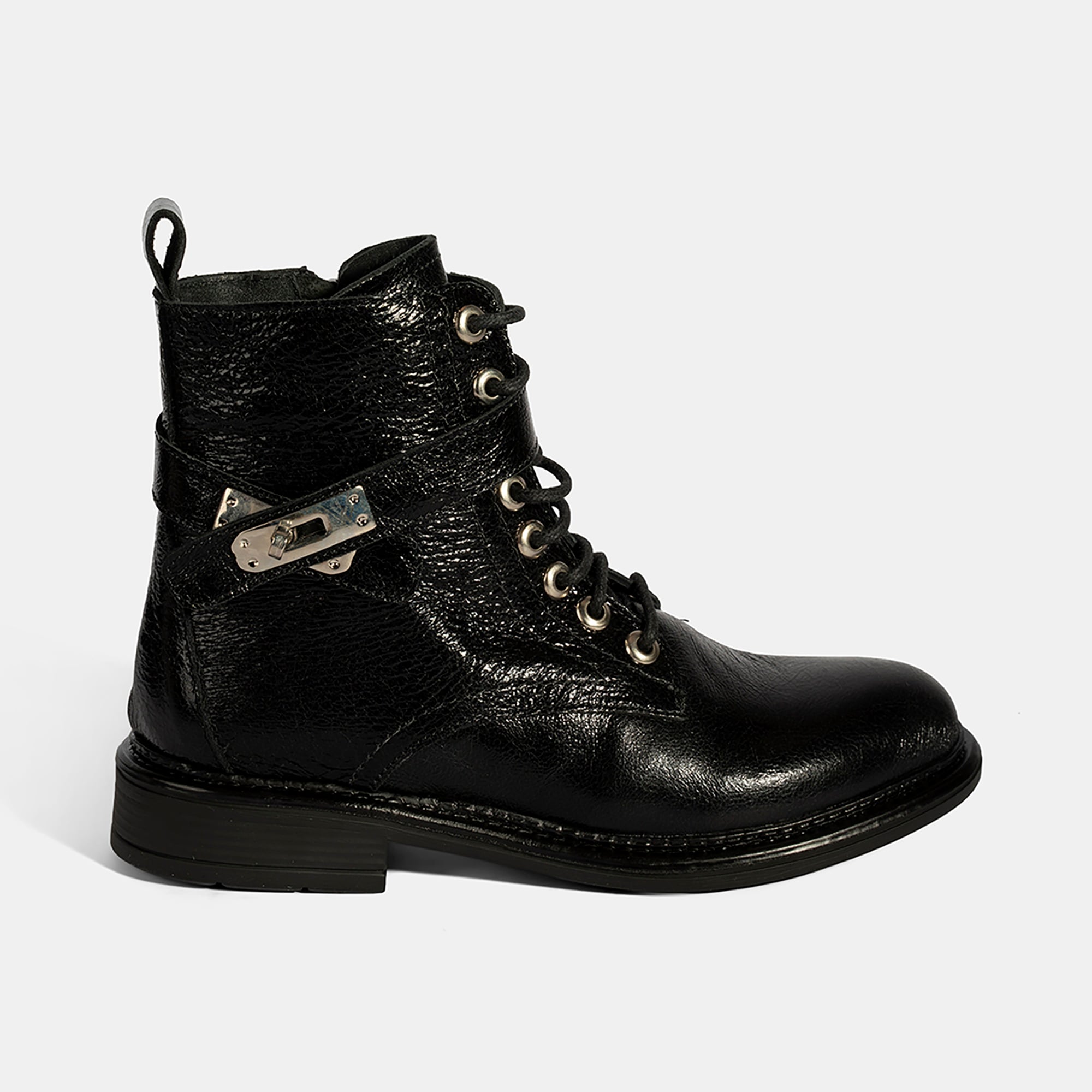 Kadın Siyah Bağcıklı Metal Aksesuarlı Deri Postal Bot