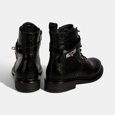  Kadın Siyah Bağcıklı Metal Aksesuarlı Deri Postal Bot