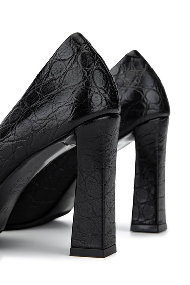  Tamer Tanca Kadın Siyah Rugan Topuklu Ayakkabı