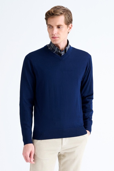  Erkek Lacivert V Yaka Yün Kazak