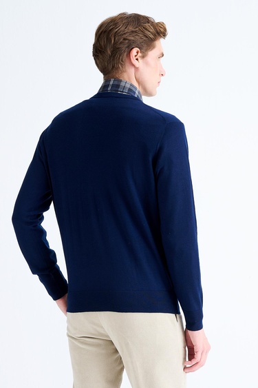  Erkek Lacivert V Yaka Yün Kazak