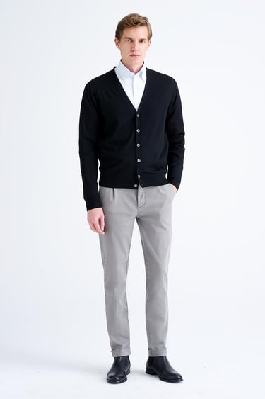  Erkek Siyah Düğmeli Yün Hırka