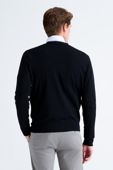  Erkek Siyah Düğmeli Yün Hırka