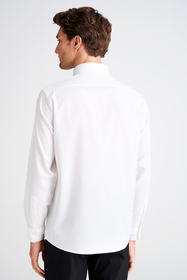  Erkek Beyaz Cooper Fit Düğmeli Yaka Spor Gömlek